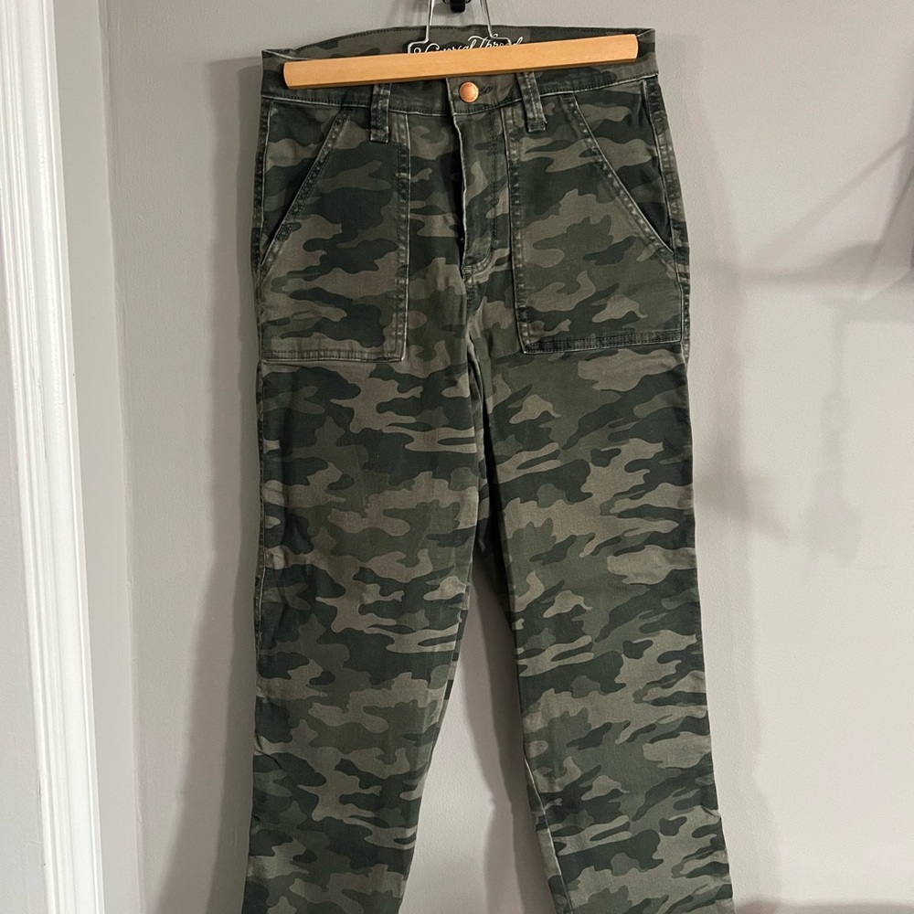 Universal Thread Camo Jeans